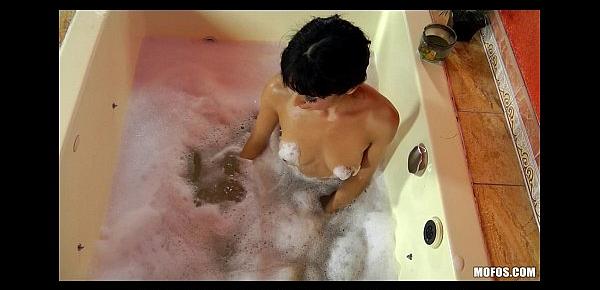  Sexy natural brunette Lily Evans masturbates in the bath